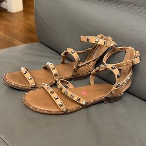Steve Madden Tan Studded Girl’s Sandals size 2